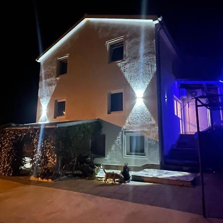 Apartments Frigan Maslenica Luaran gambar