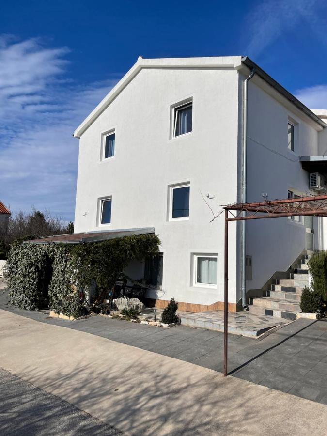 Apartments Frigan Maslenica Luaran gambar