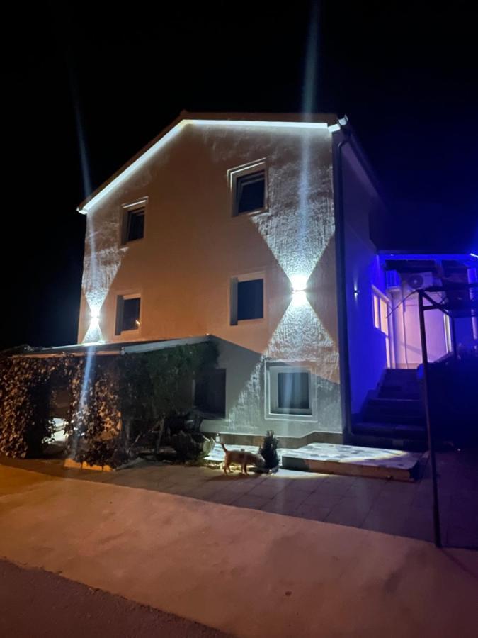 Apartments Frigan Maslenica Luaran gambar