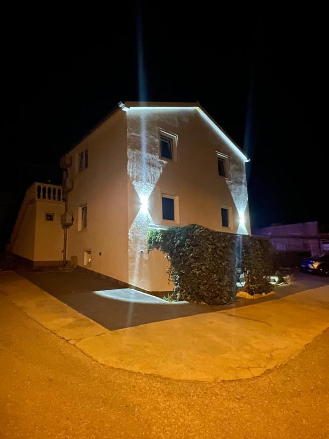 Apartments Frigan Maslenica Luaran gambar