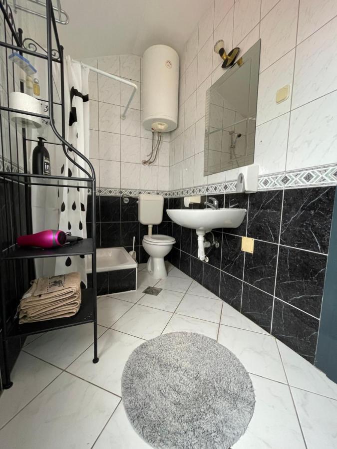 Apartments Frigan Maslenica Luaran gambar